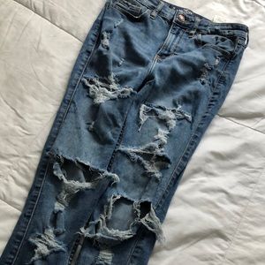 hollister rippped jeans